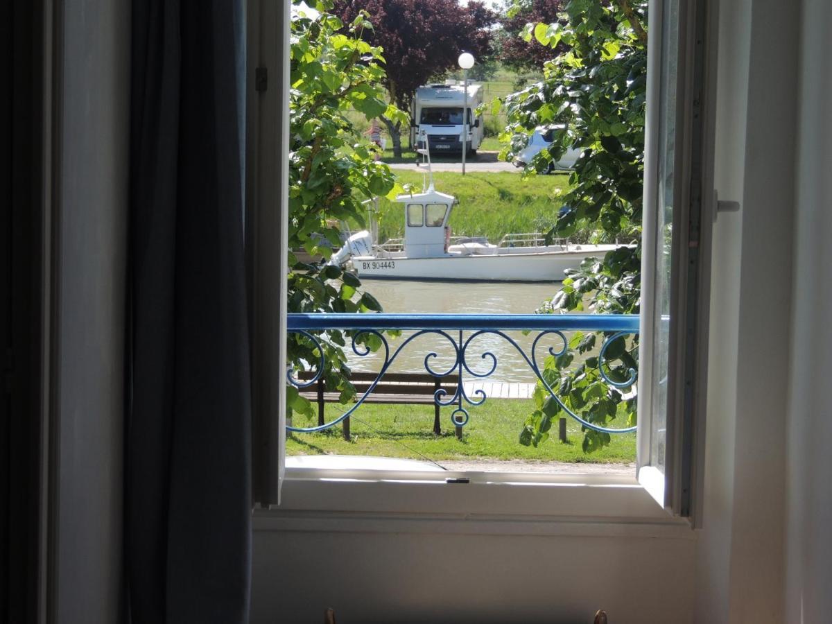 Grande Maison Charentaise Avec Vue Sur Le Chenal Superbes Couches De Soleil Sur L Estuaire De La Gironde! Mortagne-sur-Gironde Buitenkant foto